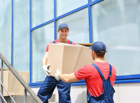 Local moving service discussing quote factors for a home move in Woodford